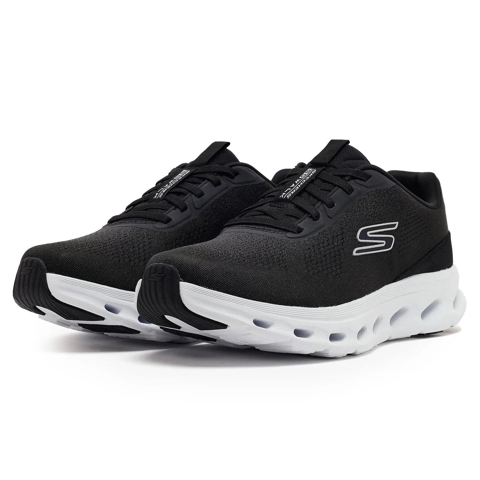 Tênis casual masculino Skechers preto vista lateral em fundo branco